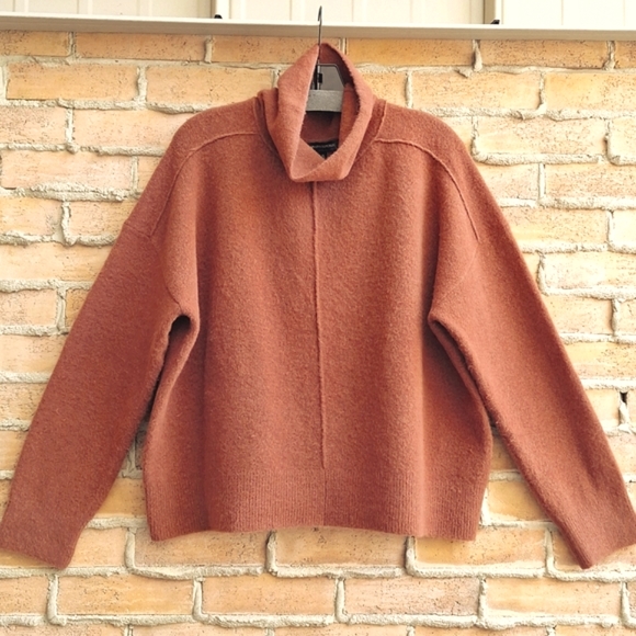 Banana Republic Wool Blend Centerseam Turtleneck in Colour Mesquite Wood - Picture 2 of 6